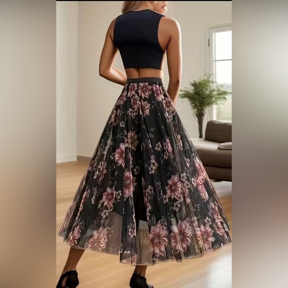 Jane Chic Designs Beautiful Floral Skirt - Picture 2 of 9